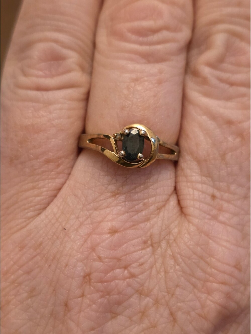 Vintage Black Glass & Accent Bypass Ring - Size 8